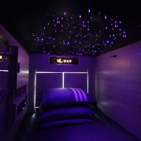 L'Etoile De Mer Mong Kok - Capsule Hotel Цзюлун Экстерьер фото